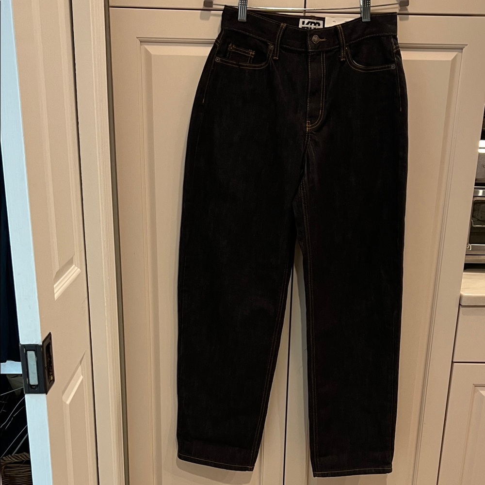 Wemon’s Dark Blue - Classic barrel leg jeans. Fit wide in hips size 2. KBB